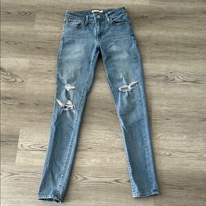 Levi’s 721 High Rise Skinny Distressed Blue Jeans Women’s Size 25
